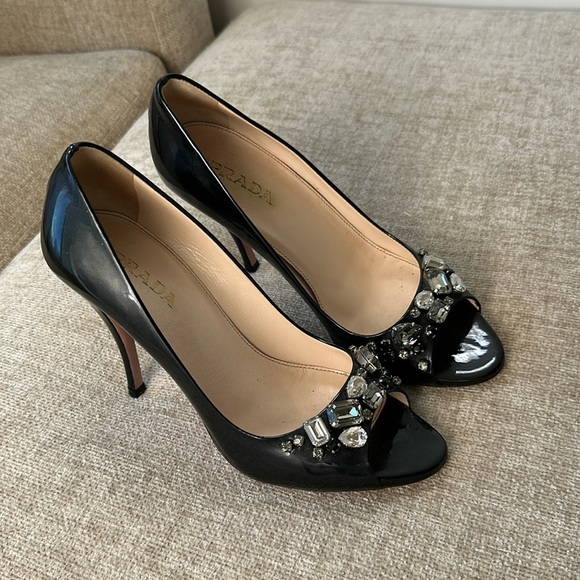 Prada Jeweled Black Patent Leather Pumps Size 38.5 - Picture 1 of 5